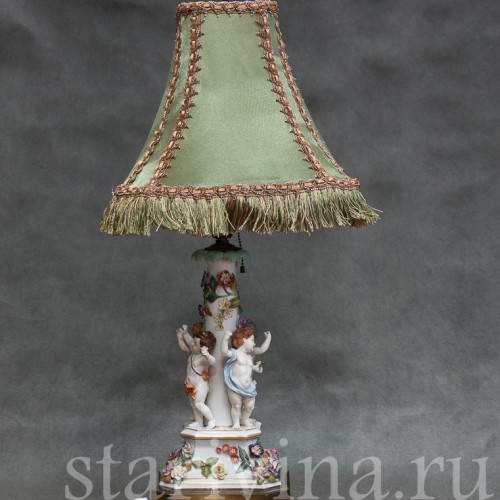 Фарфоровая лампа Четыре путти с цветами, Дрезден, Германия, пер. пол. 20 в.