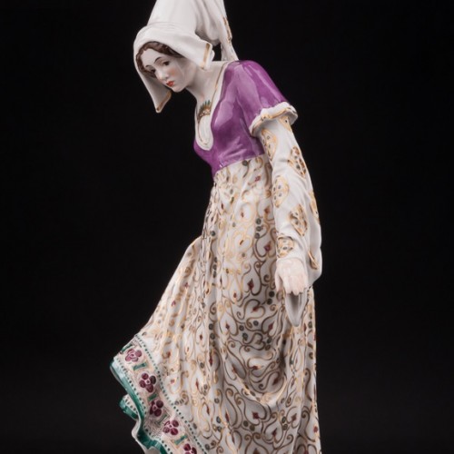 Фарфоровая статуэтка Дама в бургундском платье, Schwarzburger, Германия, нач. 20 в.