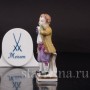 Фигурка из фарфора Мальчик с виноградом, миниатюра Meissen, Германия, перв. пол. 20 в.