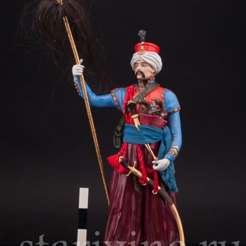 Фарфоровая фигурка Унтер офицер мамелюков с бунчуком, Adrien Van Gerdinge, Франция, вт. пол. 20 в.