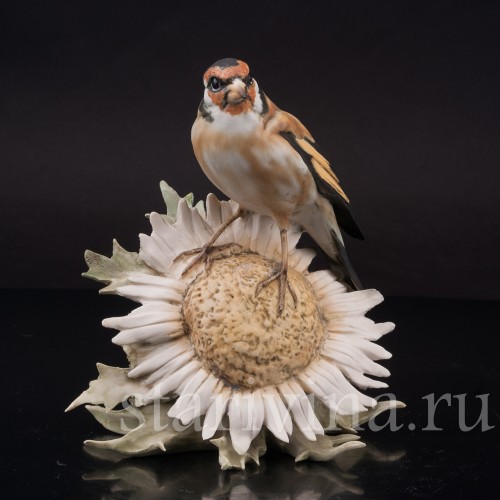 Фарфоровая статуэтка Щегол на подсолнухе Tay, Италия, вт. пол. 20 в.