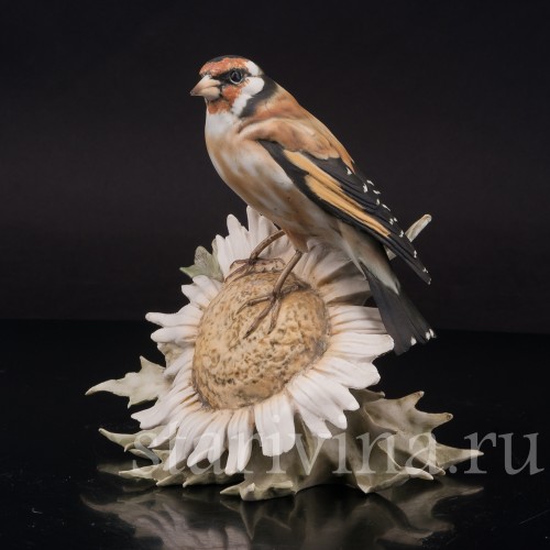 Фарфоровая статуэтка Щегол на подсолнухе Tay, Италия, вт. пол. 20 в.