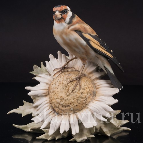 Фарфоровая статуэтка Щегол на подсолнухе Tay, Италия, вт. пол. 20 в.