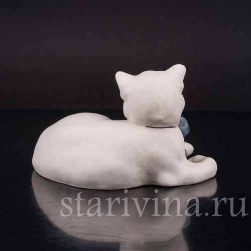 Фарфоровая статуэтка Белый кот с голубым бантом, Giuseppe Cappe, Италия, вт. пол. 20 в.