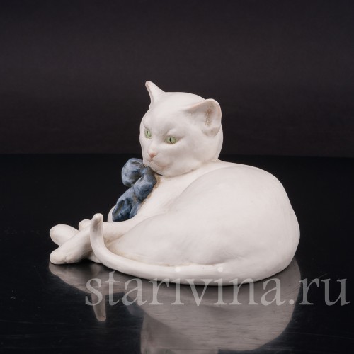 Фарфоровая статуэтка Белый кот с голубым бантом, Giuseppe Cappe, Италия, вт. пол. 20 в.