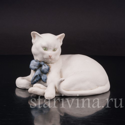 Фарфоровая статуэтка Белый кот с голубым бантом, Giuseppe Cappe, Италия, вт. пол. 20 в.