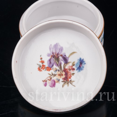 Шкатулка из фарфора Галантная пара, Von Schierholz, Германия, пер. пол. 20 в.