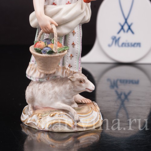 Фигурка девочки из фарфора Пастушка Meissen, Германия, 19 век.
