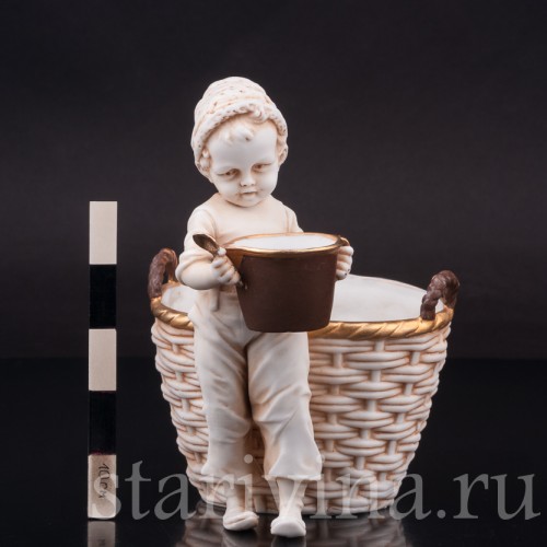 Фарфоровая статуэтка Мальчик с горшком и ложкой, E. A. Muller, Германия, 1890-1927 гг.