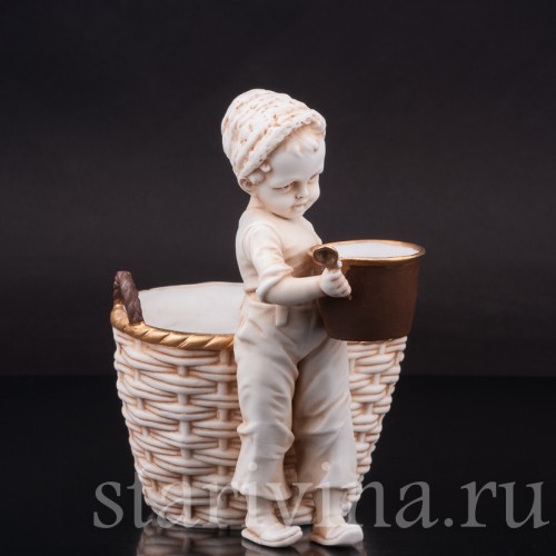 Фарфоровая статуэтка Мальчик с горшком и ложкой, E. A. Muller, Германия, 1890-1927 гг.