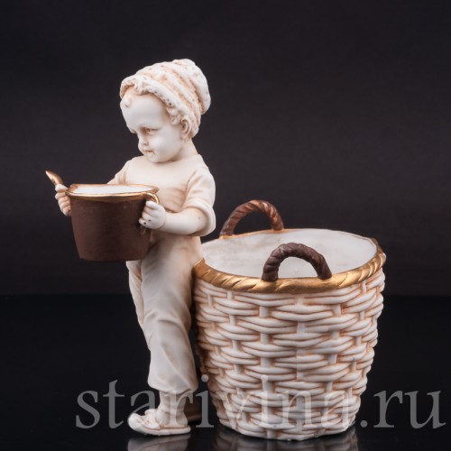 Фарфоровая статуэтка Мальчик с горшком и ложкой, E. A. Muller, Германия, 1890-1927 гг.