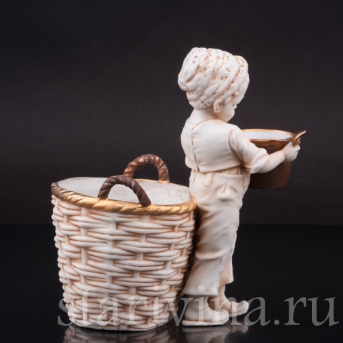 Фарфоровая статуэтка Мальчик с горшком и ложкой, E. A. Muller, Германия, 1890-1927 гг.