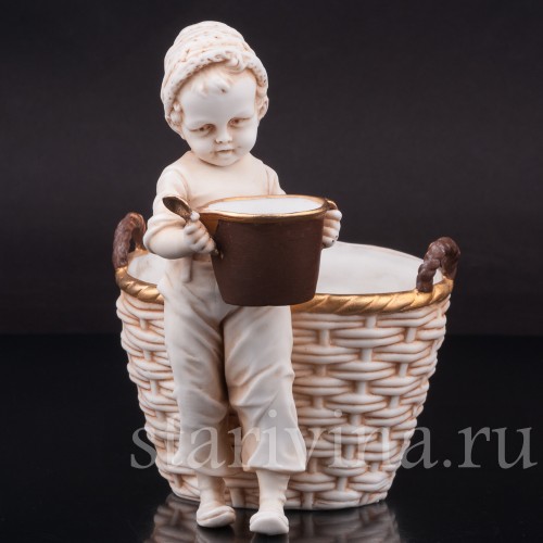 Фарфоровая статуэтка Мальчик с горшком и ложкой, E. A. Muller, Германия, 1890-1927 гг.