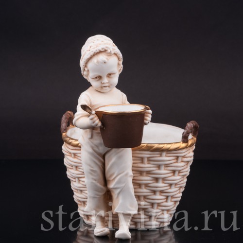 Фарфоровая статуэтка Мальчик с горшком и ложкой, E. A. Muller, Германия, 1890-1927 гг.