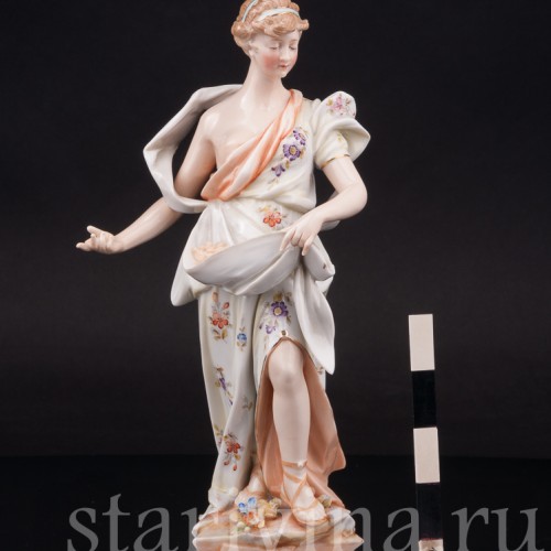 Фарфоровая статуэтка девушки Знаки зодиака, Овен, Volkstedt, Германия, кон. 19 в.