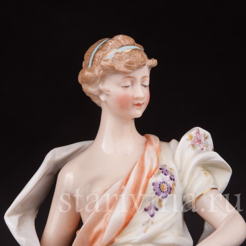 Фарфоровая статуэтка девушки Знаки зодиака, Овен, Volkstedt, Германия, кон. 19 в.