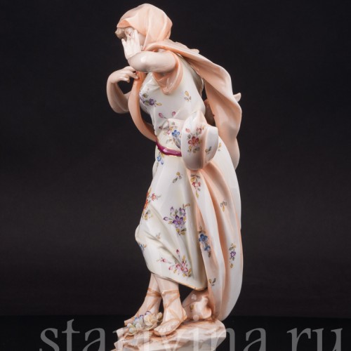 Статуэтка девушки из фарфора Знаки зодиака, Телец, Volkstedt, Германия, кон. 19 в.