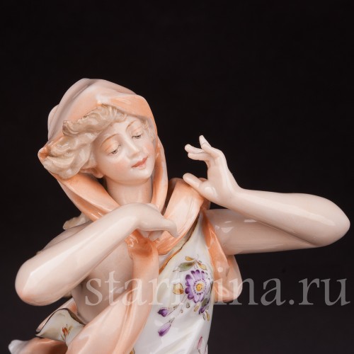 Статуэтка девушки из фарфора Знаки зодиака, Телец, Volkstedt, Германия, кон. 19 в.
