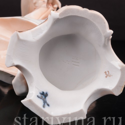 Статуэтка девушки из фарфора Знаки зодиака, Телец, Volkstedt, Германия, кон. 19 в.