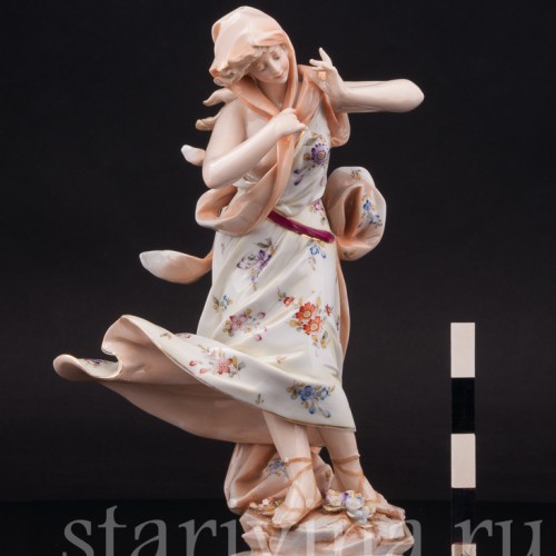 Статуэтка девушки из фарфора Знаки зодиака, Телец, Volkstedt, Германия, кон. 19 в.