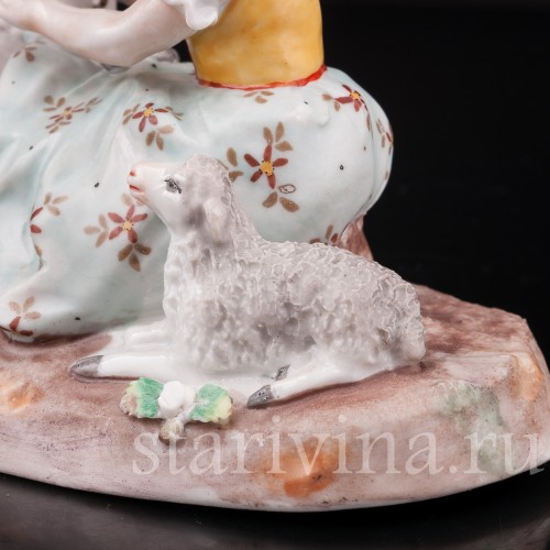 Парные фарфоровые статуэтки Пастушки с овечками, Sitzendorf, Германия, вт. пол. 20 в.