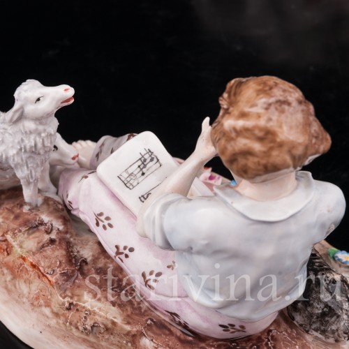 Парные фарфоровые статуэтки Пастушки с овечками, Sitzendorf, Германия, вт. пол. 20 в.