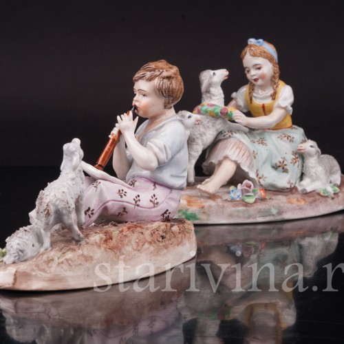 Парные фарфоровые статуэтки Пастушки с овечками, Sitzendorf, Германия, вт. пол. 20 в.
