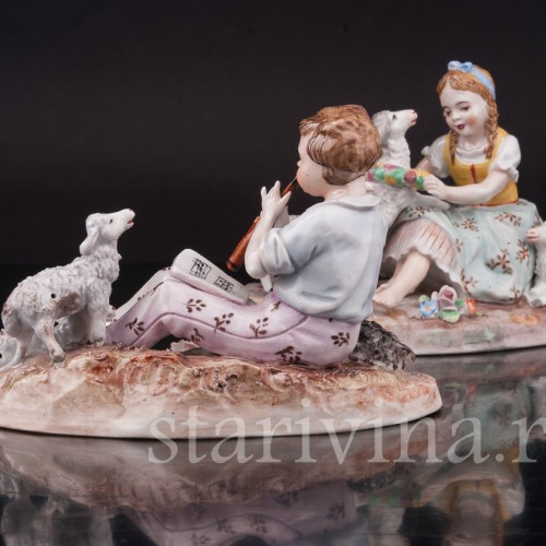 Парные фарфоровые статуэтки Пастушки с овечками, Sitzendorf, Германия, вт. пол. 20 в.