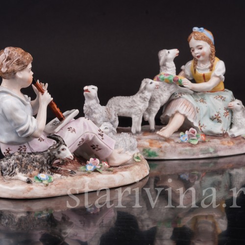 Парные фарфоровые статуэтки Пастушки с овечками, Sitzendorf, Германия, вт. пол. 20 в.