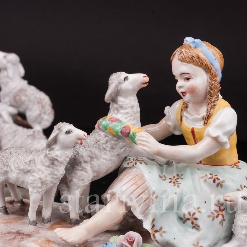 Парные фарфоровые статуэтки Пастушки с овечками, Sitzendorf, Германия, вт. пол. 20 в.