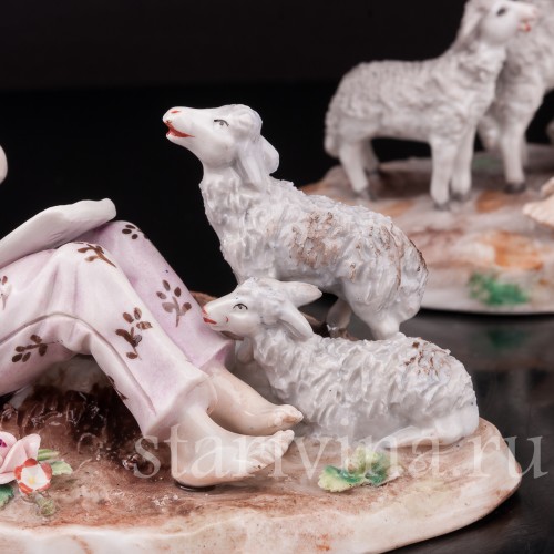 Парные фарфоровые статуэтки Пастушки с овечками, Sitzendorf, Германия, вт. пол. 20 в.