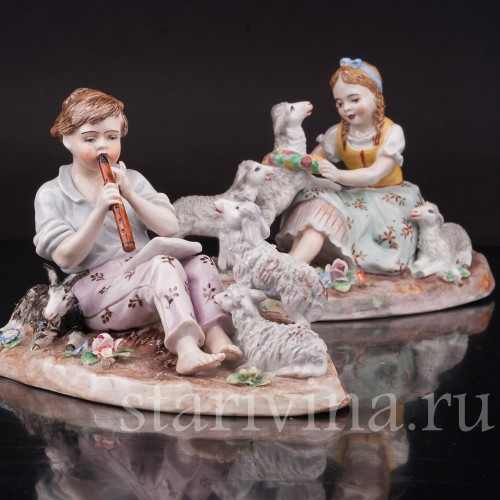 Парные фарфоровые статуэтки Пастушки с овечками, Sitzendorf, Германия, вт. пол. 20 в.