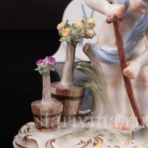 Статуэтка из фарфора Аллегория земли, путти с лопатой, Meissen, Германия, 1951 г.