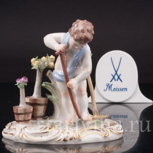 Статуэтка из фарфора Аллегория земли, путти с лопатой, Meissen, Германия, 1951 г.