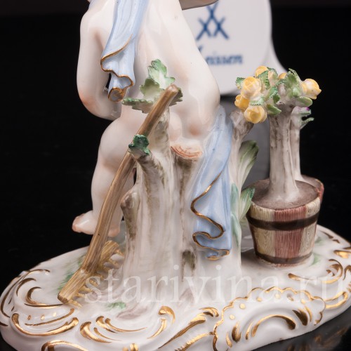 Статуэтка из фарфора Аллегория земли, путти с лопатой, Meissen, Германия, 1951 г.