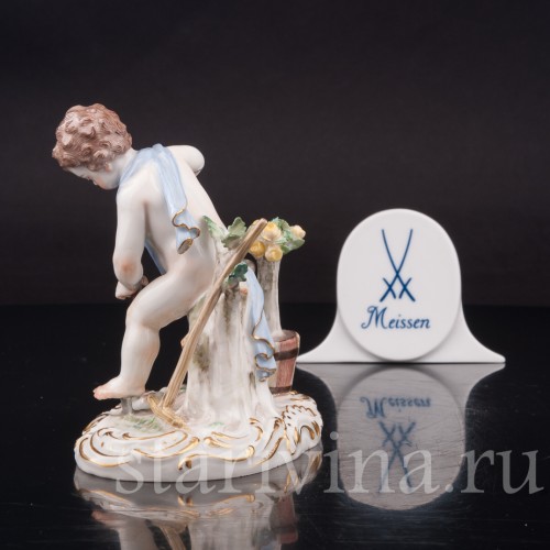 Статуэтка из фарфора Аллегория земли, путти с лопатой, Meissen, Германия, 1951 г.