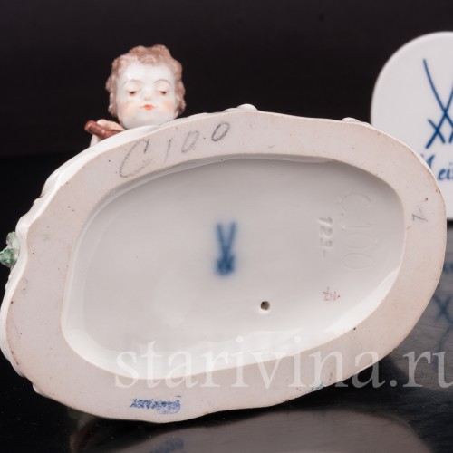 Статуэтка из фарфора Аллегория земли, путти с лопатой, Meissen, Германия, 1951 г.