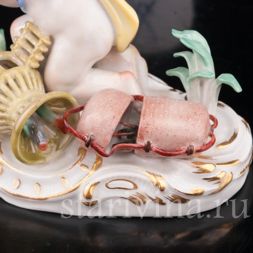 Фарфоровая статуэтка Аллегория воды, путти с рыбой, Meissen, Германия, 1951 г.