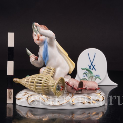 Фарфоровая статуэтка Аллегория воды, путти с рыбой, Meissen, Германия, 1951 г.