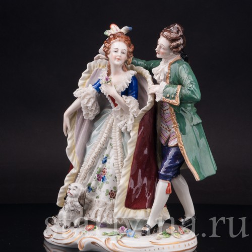 Фарфоровая статуэтка Галантная пара с собачкой, кружевная Sitzendorf, Германия, перв. пол. 20 в.
