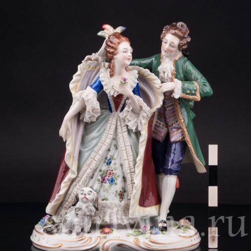 Фарфоровая статуэтка Галантная пара с собачкой, кружевная Sitzendorf, Германия, перв. пол. 20 в.