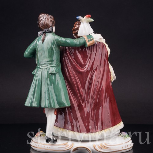 Фарфоровая статуэтка Галантная пара с собачкой, кружевная Sitzendorf, Германия, перв. пол. 20 в.