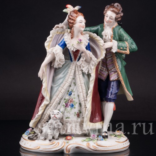 Фарфоровая статуэтка Галантная пара с собачкой, кружевная Sitzendorf, Германия, перв. пол. 20 в.