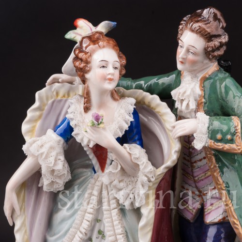 Фарфоровая статуэтка Галантная пара с собачкой, кружевная Sitzendorf, Германия, перв. пол. 20 в.