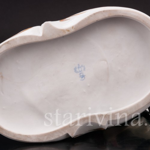 Фарфоровая статуэтка Галантная пара с собачкой, кружевная Sitzendorf, Германия, перв. пол. 20 в.