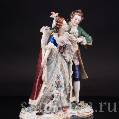 Фарфоровая статуэтка Галантная пара с собачкой, кружевная Sitzendorf, Германия, перв. пол. 20 в.