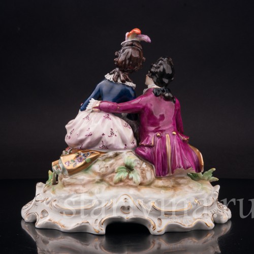 Фарфоровая статуэтка Романтическое свидание, кружевная  Volkstedt, Германия, нач. 20 в.