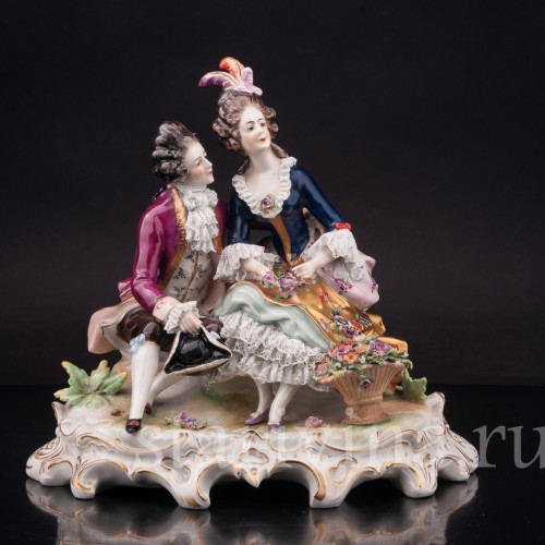 Фарфоровая статуэтка Романтическое свидание, кружевная  Volkstedt, Германия, нач. 20 в.