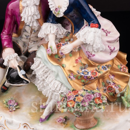 Фарфоровая статуэтка Романтическое свидание, кружевная  Volkstedt, Германия, нач. 20 в.