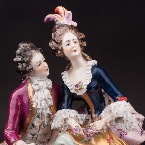 Фарфоровая статуэтка Романтическое свидание, кружевная  Volkstedt, Германия, нач. 20 в.